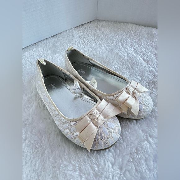 Gap girls ballet flats size 9 - Picture 2 of 7